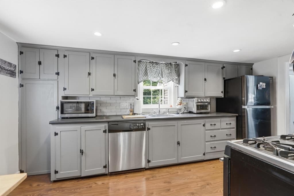 Single Family Residence at 138 Ellis Ave, Norwood MA 02062, Norwood, photo 9 of 30