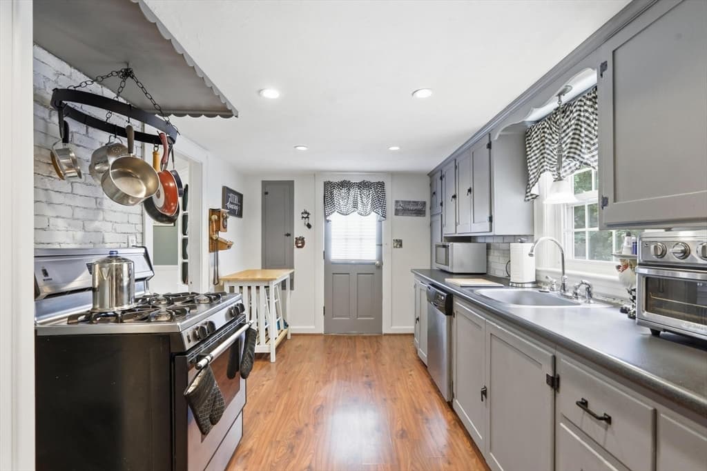 Single Family Residence at 138 Ellis Ave, Norwood MA 02062, Norwood, photo 10 of 30