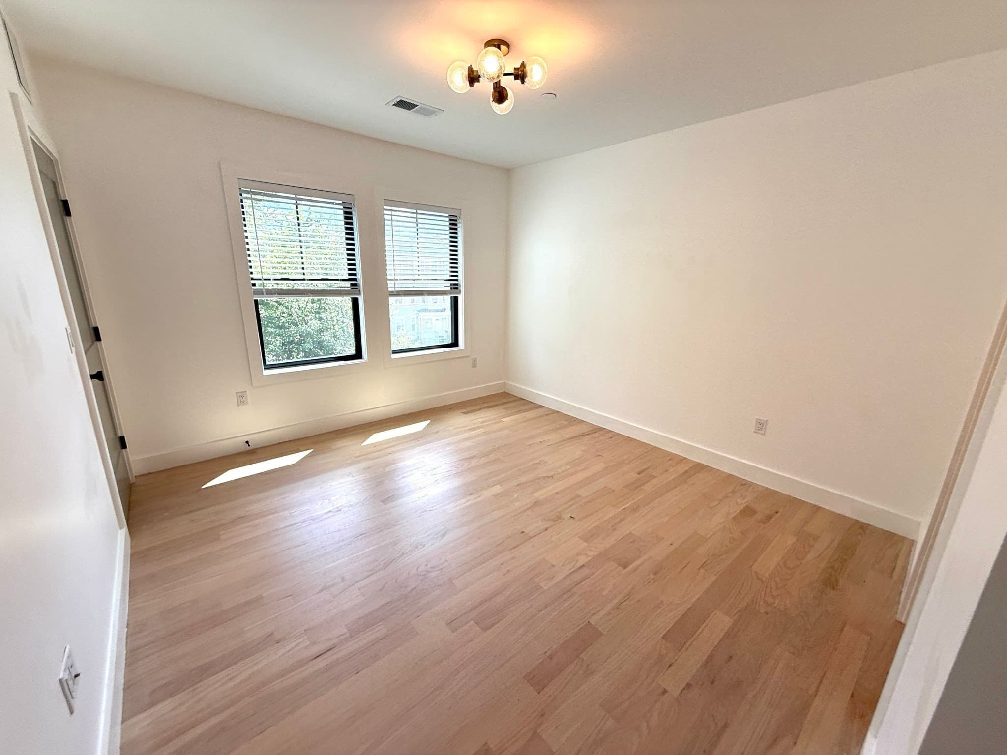 Condominium at 52 Withington St # 7, Boston MA 02124, photo 13 of 32