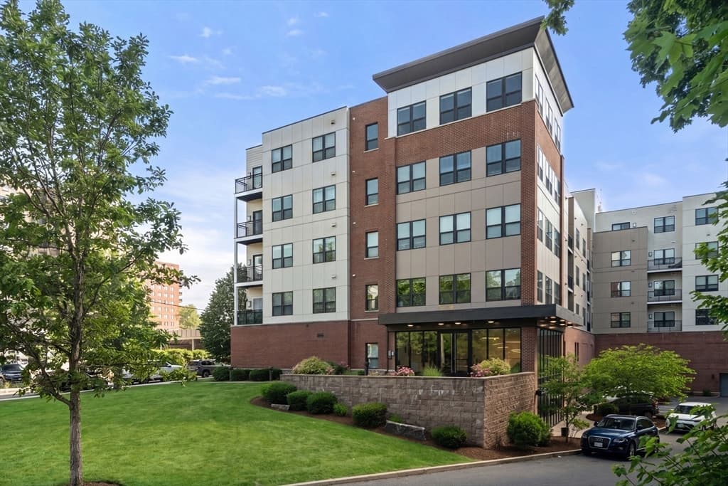 999 Hancock St # 313, Quincy MA 02169 photo 2