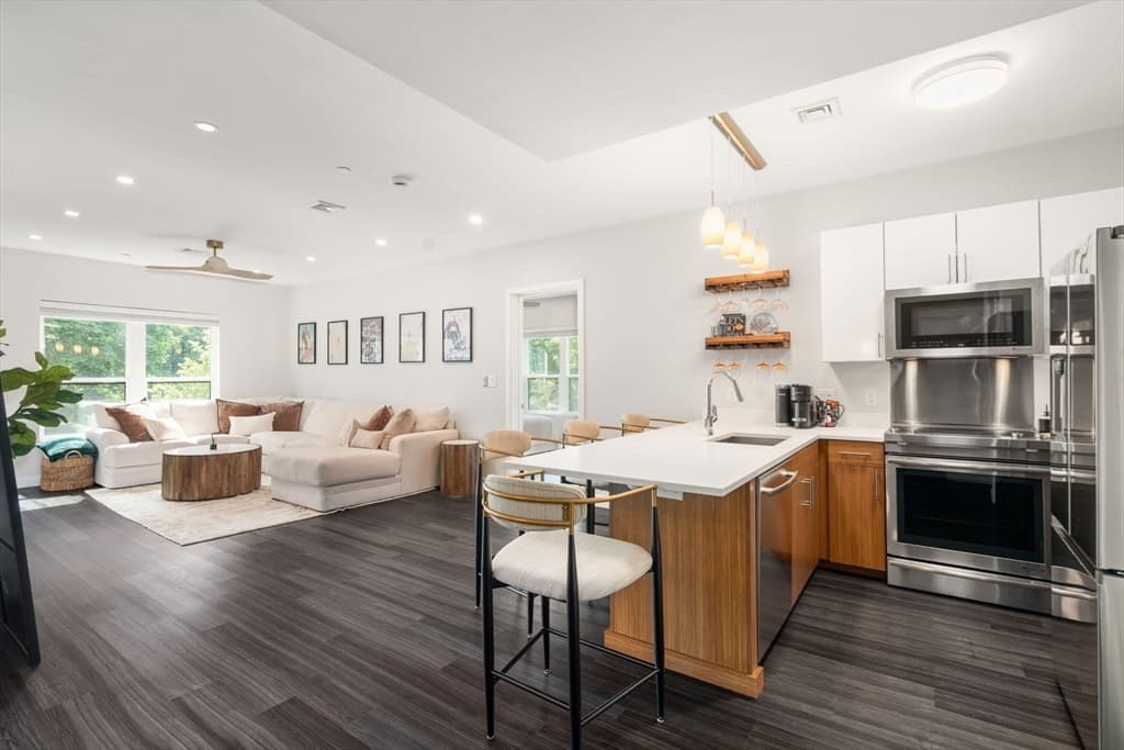 999 Hancock St # 313, Quincy MA 02169