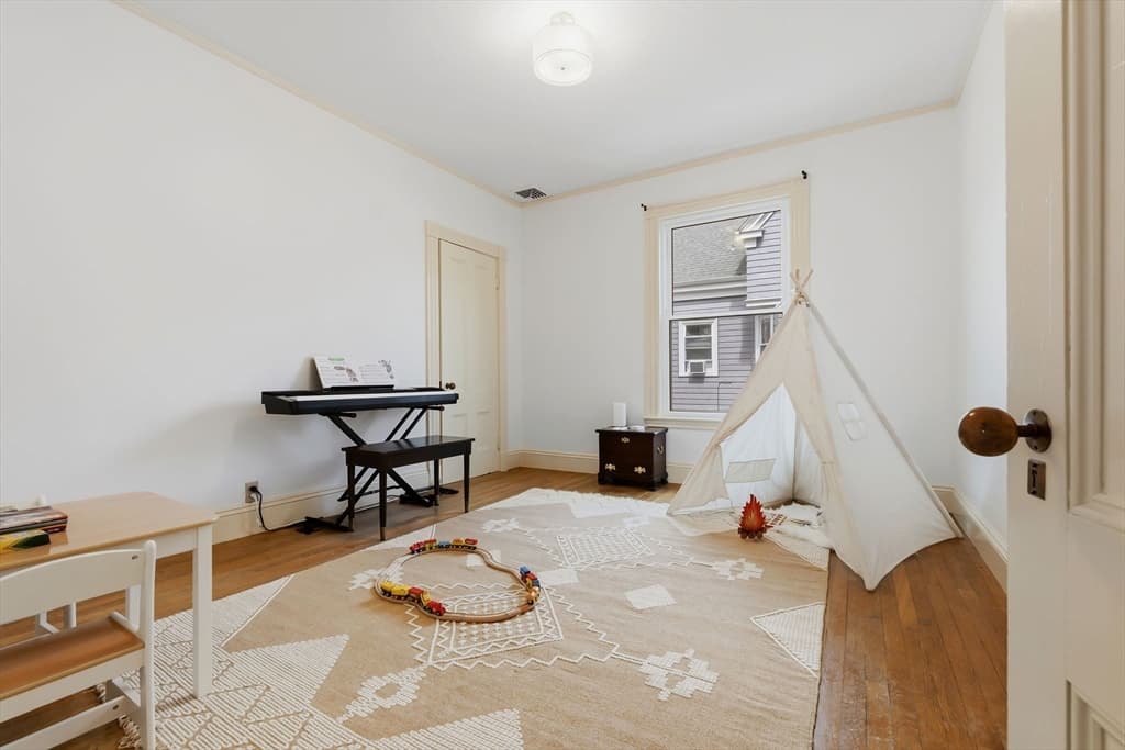 Single Family Residence at 32 Ocean St, Beverly MA 01915, Beverly, photo 12 of 34