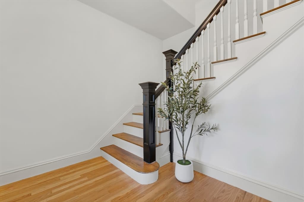 Single Family Residence at 32 Ocean St, Beverly MA 01915, Beverly, photo 3 of 34