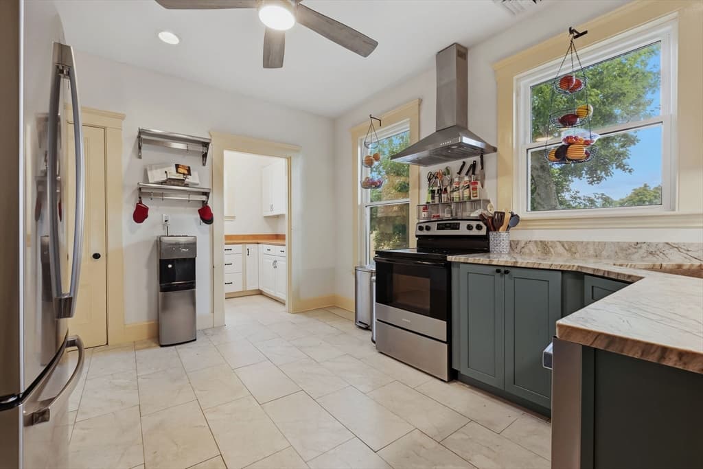 Single Family Residence at 32 Ocean St, Beverly MA 01915, Beverly, photo 9 of 34