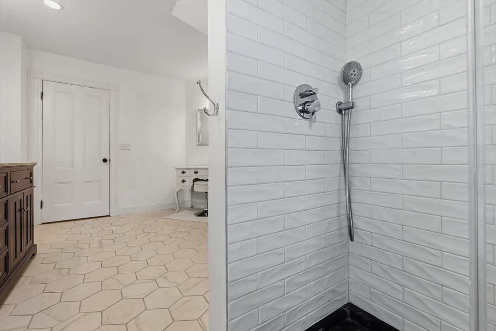 Single Family Residence at 32 Ocean St, Beverly MA 01915, Beverly, photo 18 of 34