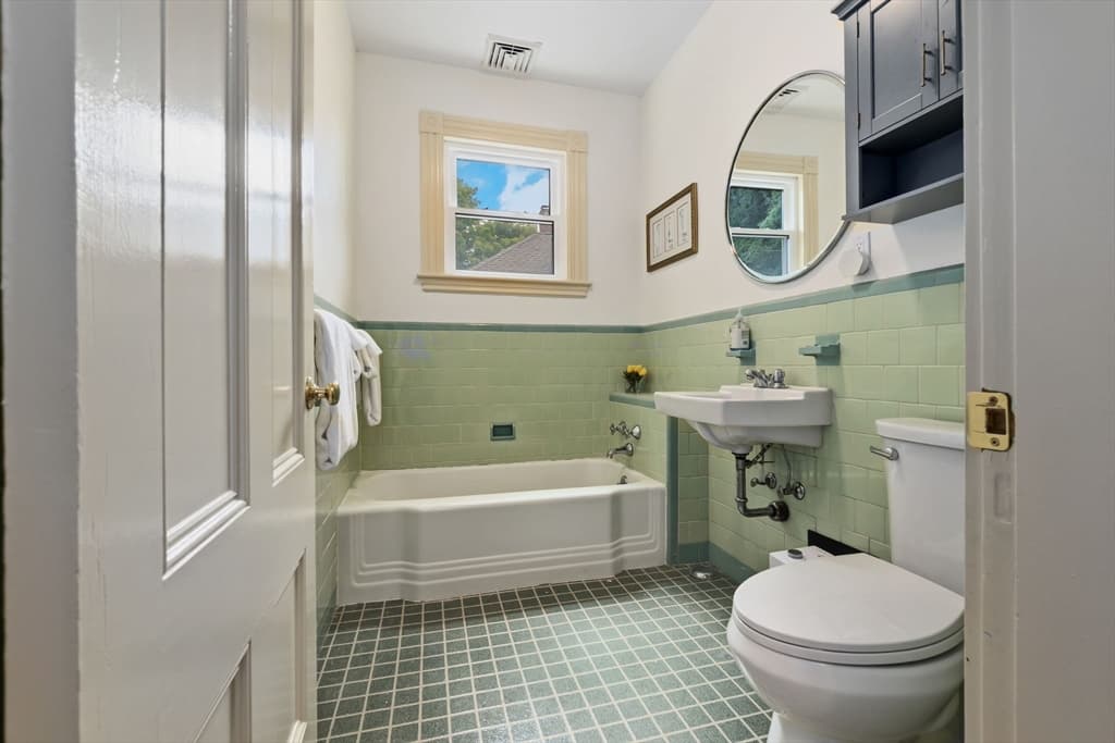 Single Family Residence at 32 Ocean St, Beverly MA 01915, Beverly, photo 11 of 34