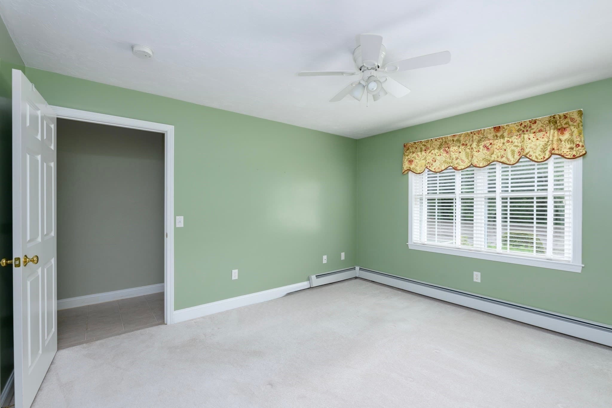 Condominium at 12 Autumn Woods Dr # 12, Rutland MA 01543, Rutland, photo 14 of 19