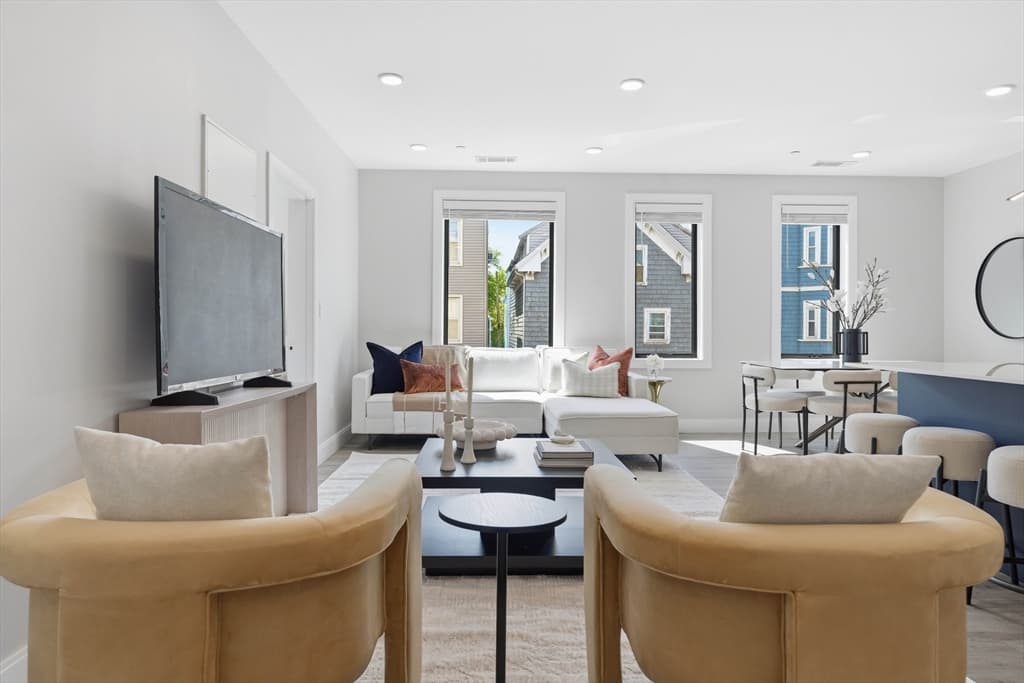 Condominium at 656 Saratoga # 311, Boston MA 02128, photo 4 of 15
