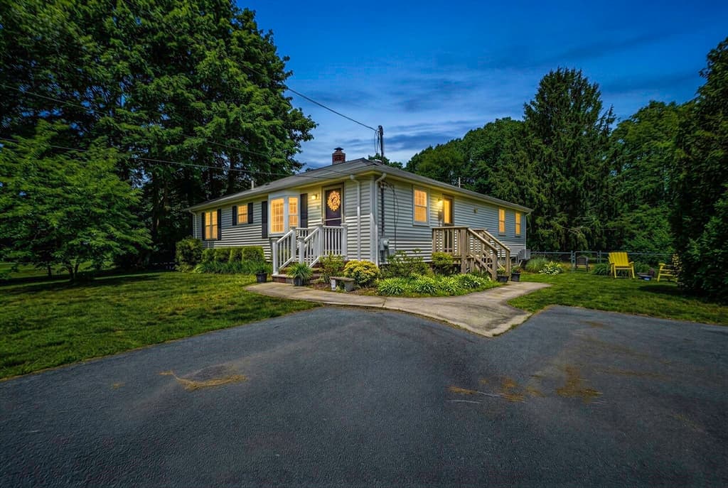 58 Wedgewood Dr, Holliston MA 01746