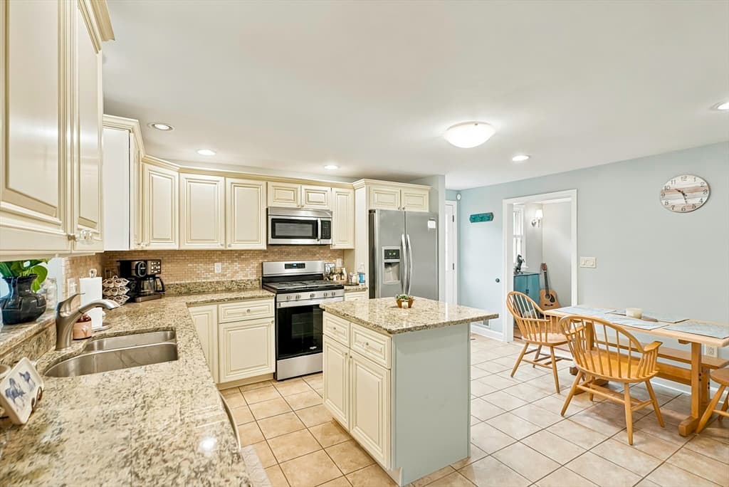 58 Wedgewood Dr, Holliston MA 01746 photo 20