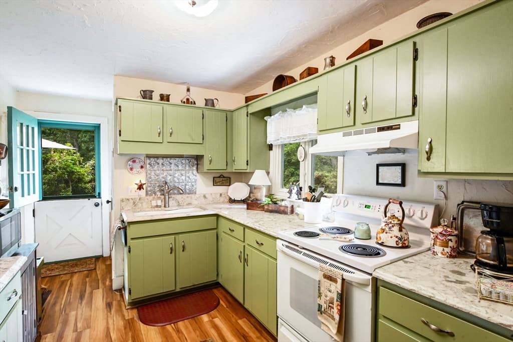 Single Family Residence at 4 Evergreen Hill Rd, Bourne MA 02532, photo 13 of 27