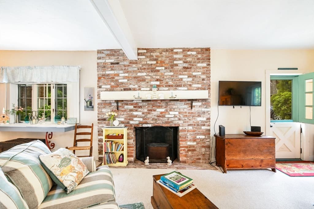 Single Family Residence at 4 Evergreen Hill Rd, Bourne MA 02532, photo 7 of 27