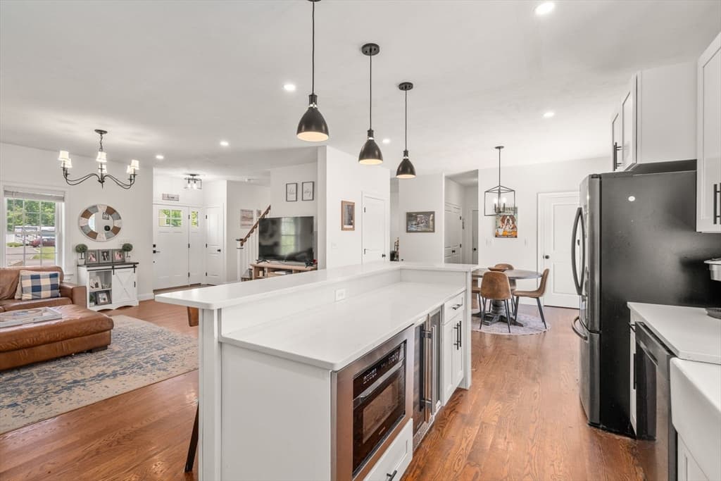 Single Family Residence at 3 Mia Cir, East Bridgewater MA 02333, East Bridgewater, photo 9 of 32