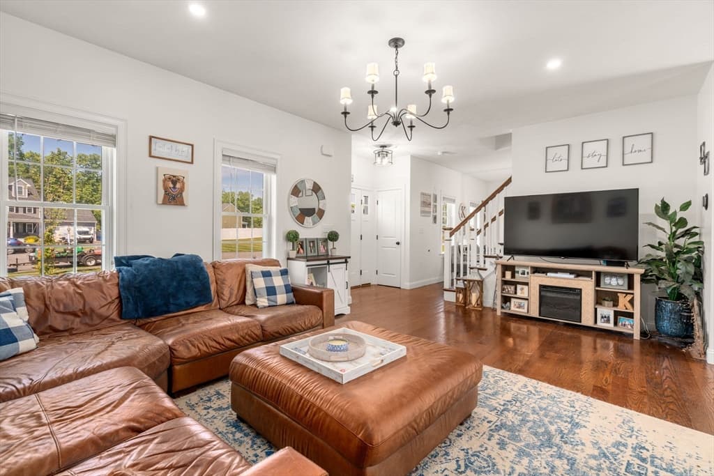 Single Family Residence at 3 Mia Cir, East Bridgewater MA 02333, East Bridgewater, photo 4 of 32