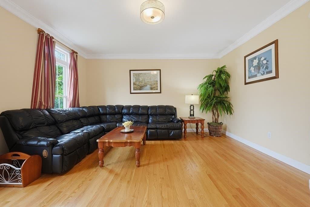 35 Howarth Dr, Upton MA 01568 photo 6