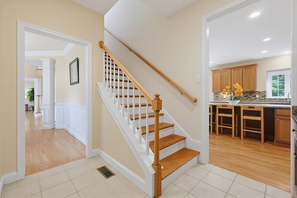 35 Howarth Dr, Upton MA 01568 photo 9