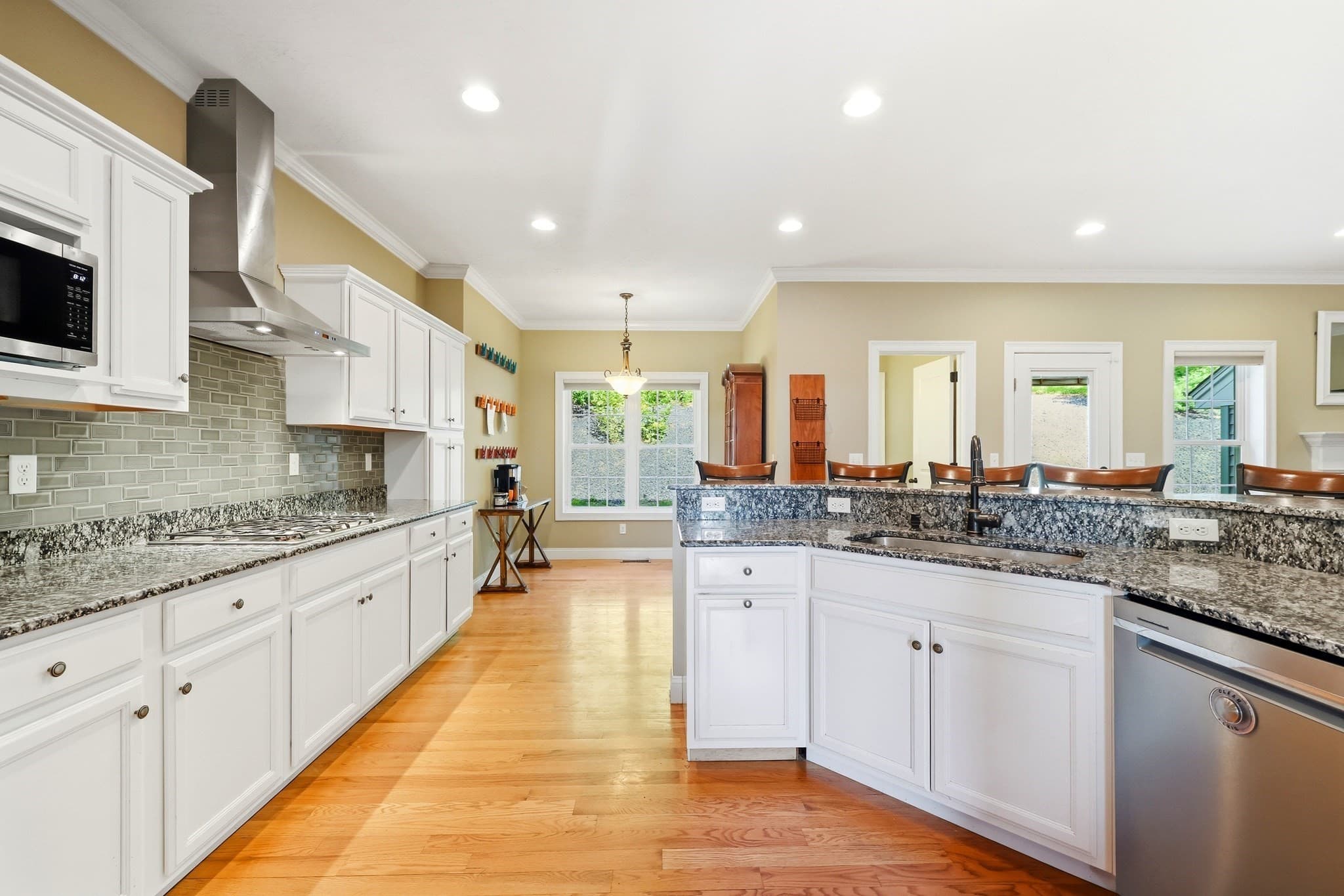 Single Family Residence at 34 Bissonnette Cir, Southampton MA 01073, Southampton, photo 5 of 42