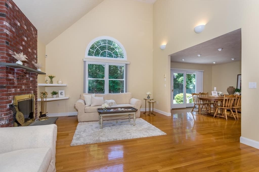 140 Grace Ln, Stoughton MA 02072 photo 3