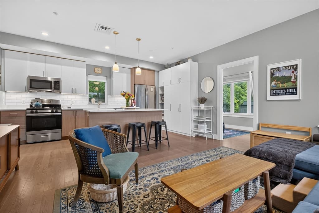 Condominium at 10-12 Tafthill Park # 1, Boston MA 02131, Boston, photo 3 of 29