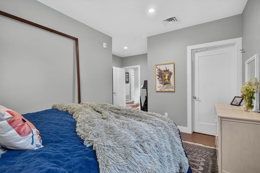 Condominium at 10-12 Tafthill Park # 1, Boston MA 02131, Boston, photo 9 of 29