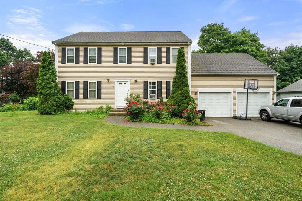 86 Oakland St, Stoughton MA 02072