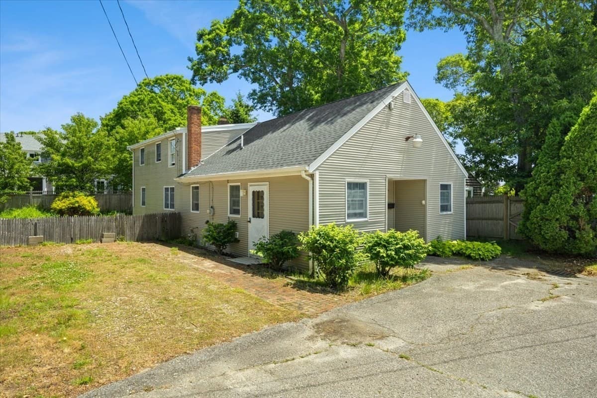 47 Little Rock Ave, Falmouth MA 02540