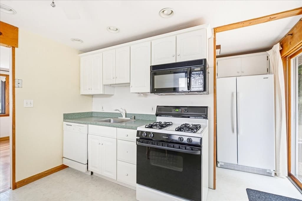 20 Pine Hill Ter, Rockland MA 02370 photo 12
