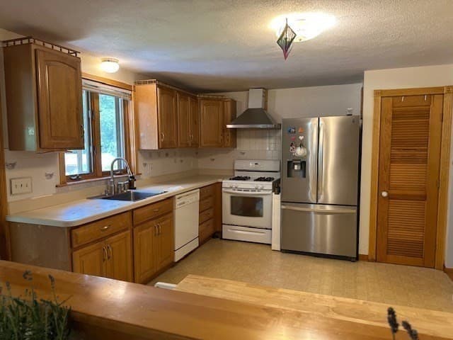 Single Family Residence at 1849 Bay Rd, Sharon MA 02067, photo 7 of 22