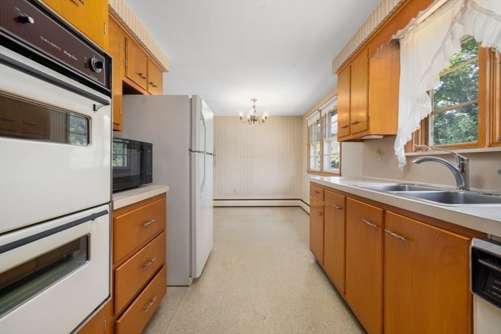 Single Family Residence at 27 Hinsdale St, Swansea MA 02777, Swansea, photo 18 of 36