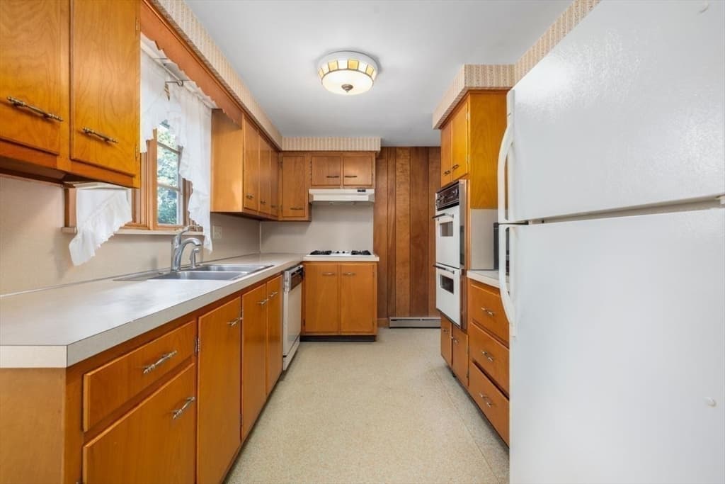 Single Family Residence at 27 Hinsdale St, Swansea MA 02777, Swansea, photo 15 of 36