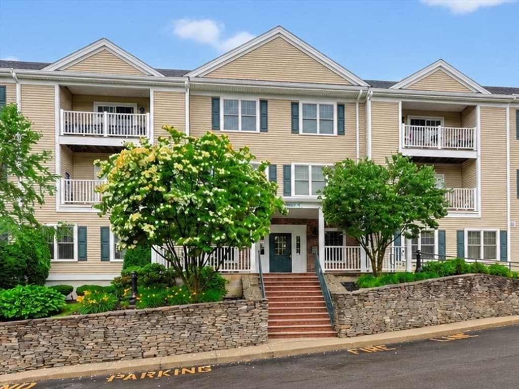1 Lenox St # 205, Norwood MA 02062