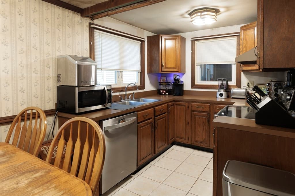 10 Larsen Ln, Billerica MA 01862 photo 7