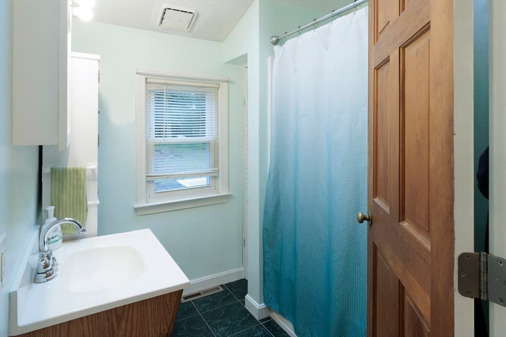 10 Larsen Ln, Billerica MA 01862 photo 9