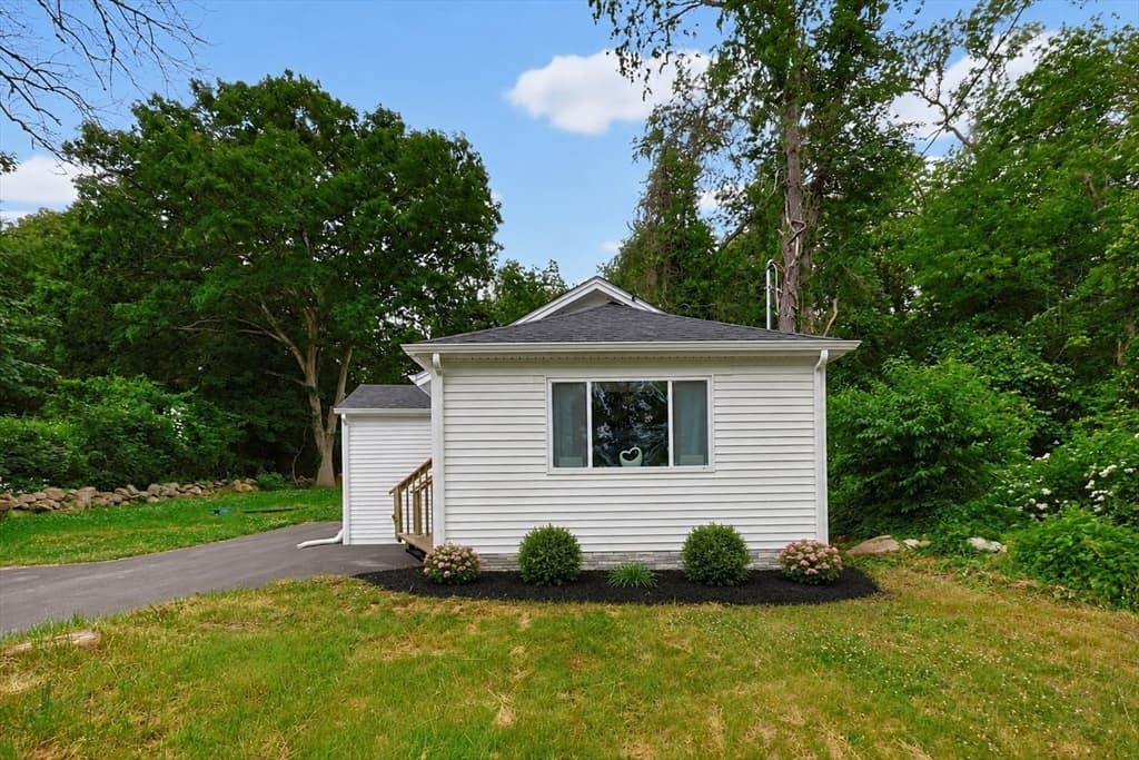 Single Family Residence at 1703 Crandall Rd, Tiverton RI 02878, Tiverton, photo 2 of 14