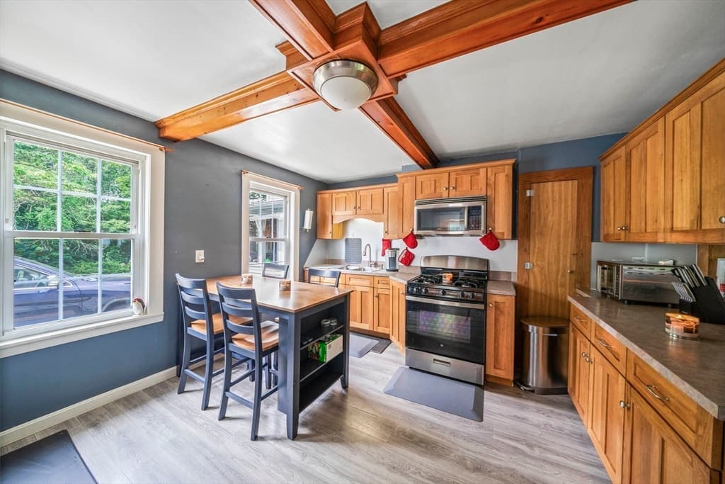 18 Bolton Pl, Bridgewater MA 02324 photo 4