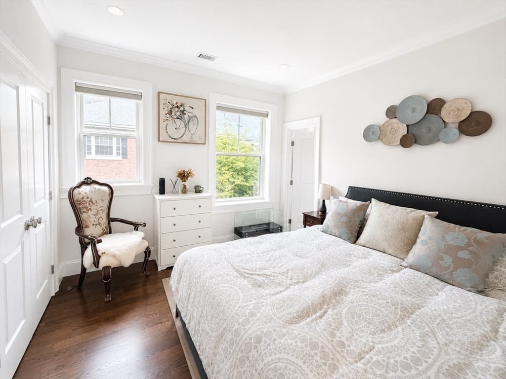 Condominium at 25 Euston St # 2, Brookline MA 02446, photo 11 of 14