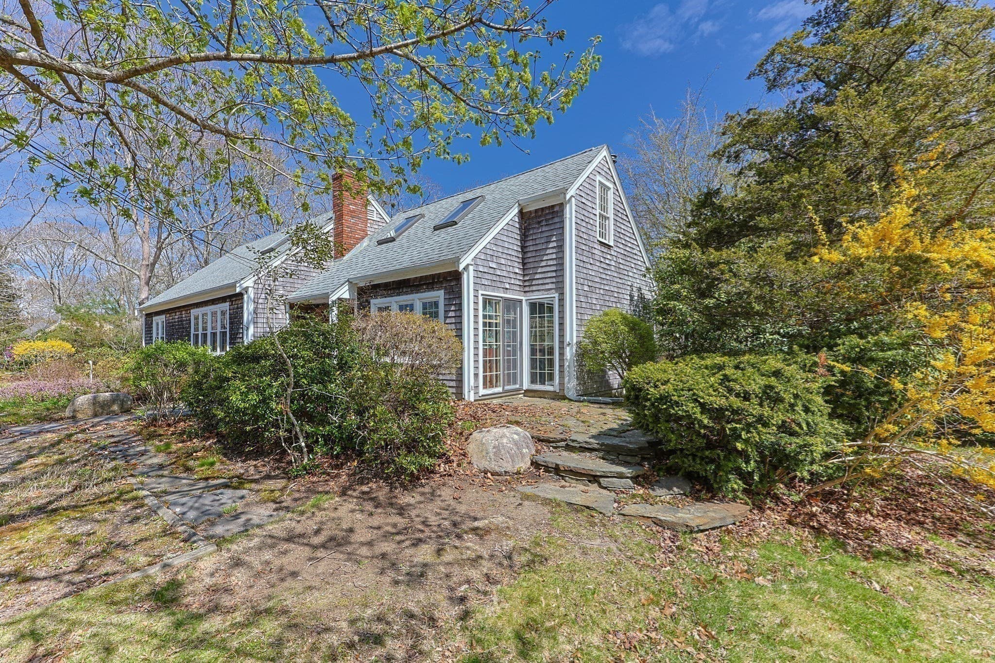 Single Family Residence at 90 Comanche Dr, Falmouth MA 02540, photo 9 of 42