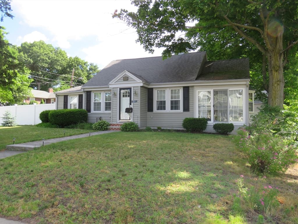 812 East St, Dedham MA 02026