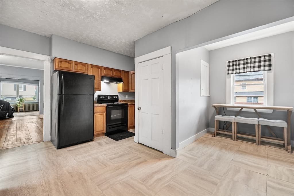 Single Family Residence at 113 Cedar St, Fitchburg MA 01420, photo 4 of 26