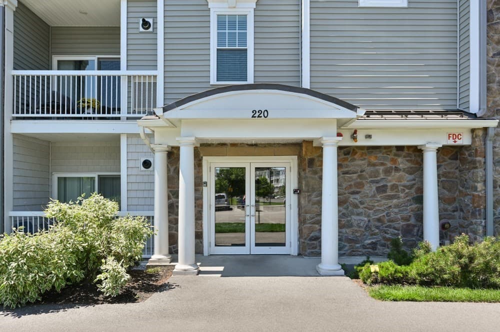 Condominium at 220 Martins Landing # 102, North Reading MA 01864, North Reading, photo 2 of 35