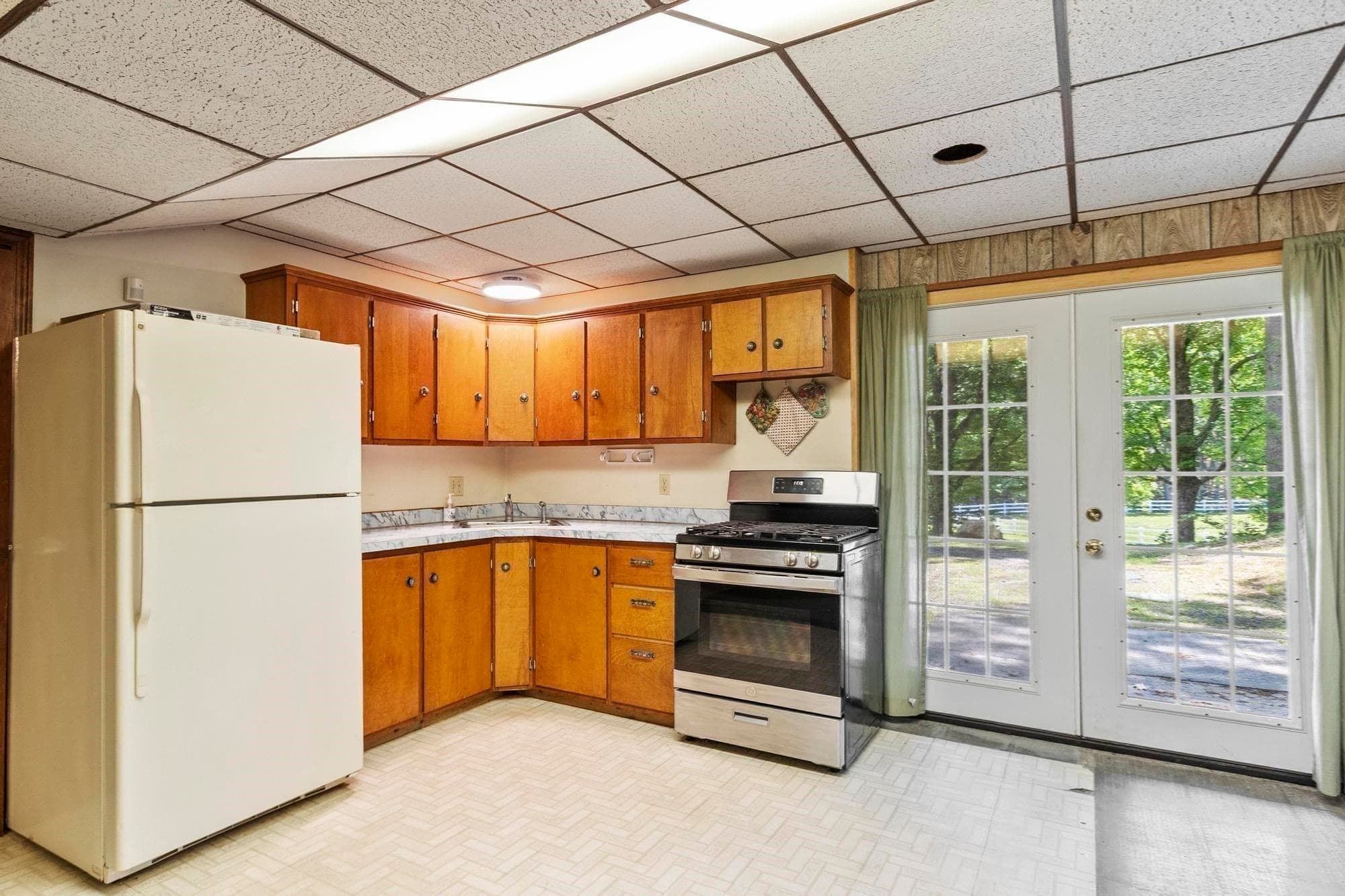 Single Family Residence at 9 Laurel Ln, Princeton MA 01541, Princeton, photo 13 of 40