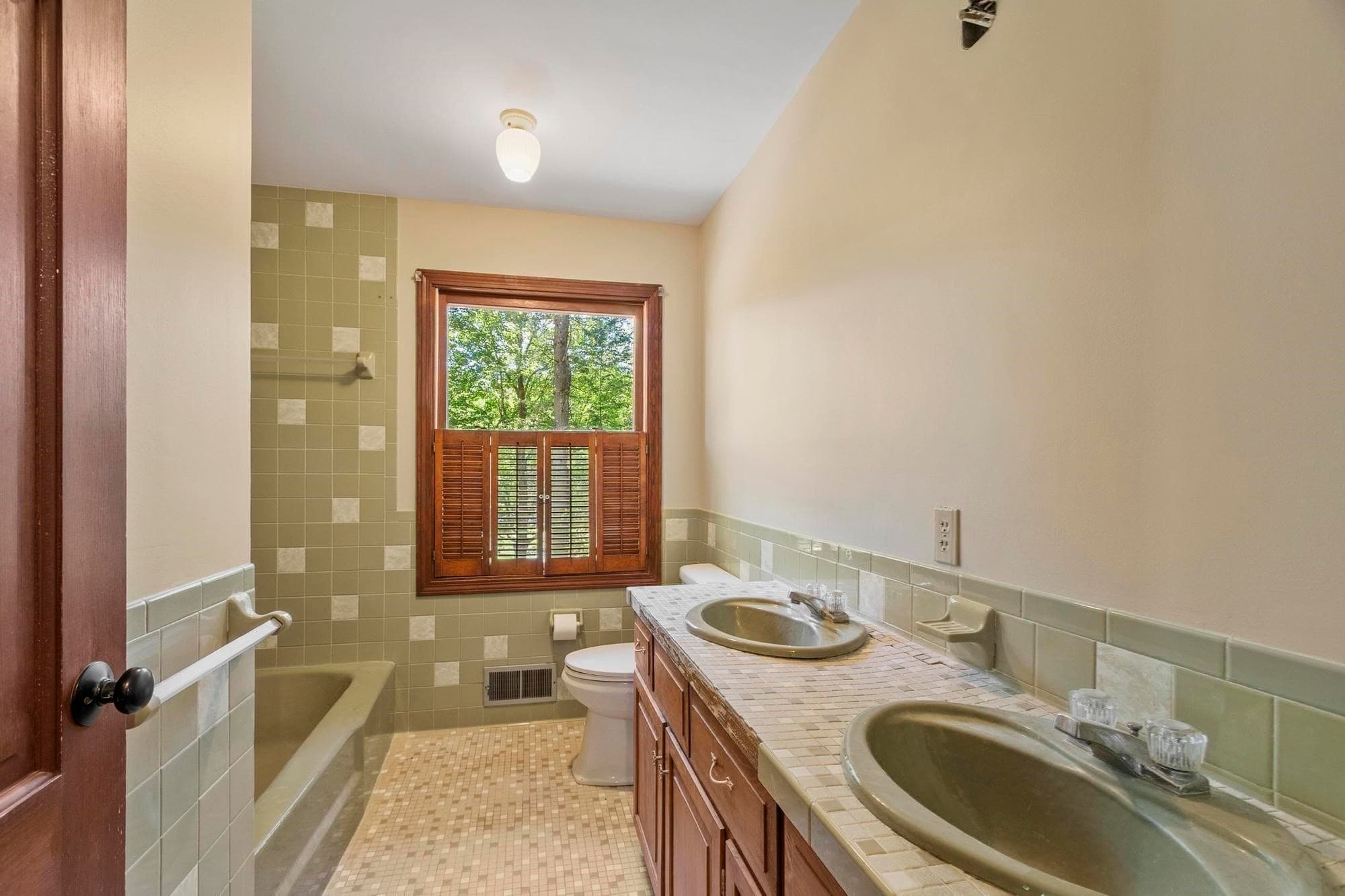 Single Family Residence at 9 Laurel Ln, Princeton MA 01541, Princeton, photo 11 of 40