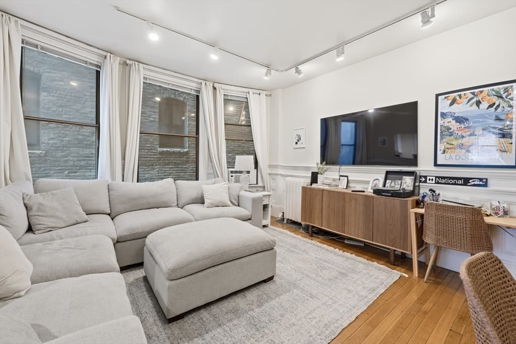 Condominium at 362-366 Commonwealth # 4D, Boston MA 02115, photo 2 of 20