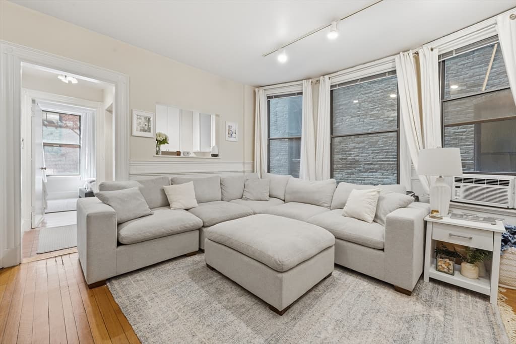 Condominium at 362-366 Commonwealth # 4D, Boston MA 02115, photo 3 of 20