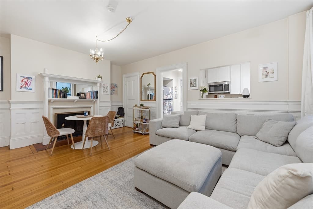 Condominium at 362-366 Commonwealth # 4D, Boston MA 02115, photo 4 of 20