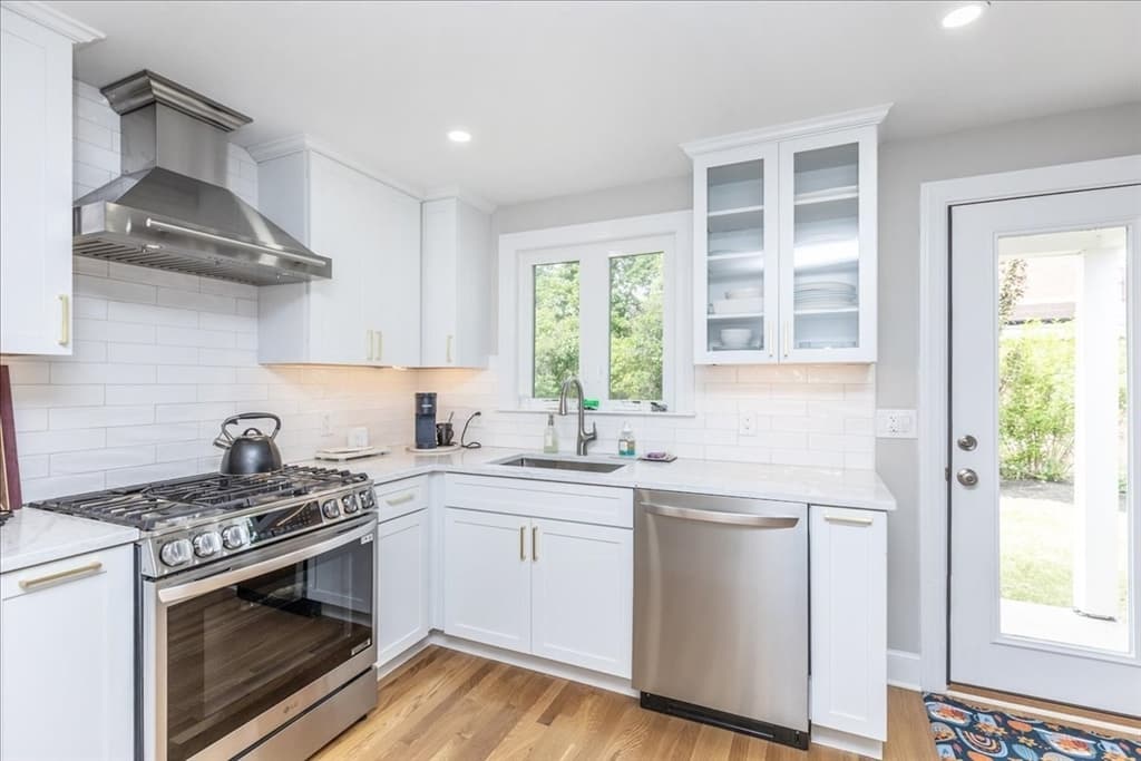 47 Cherry St, Newton MA 02465 photo 4