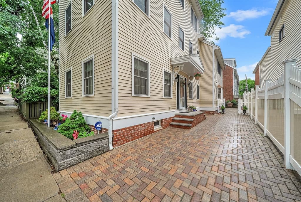 Single Family Residence at 13 Oak St, Boston MA 02129, Boston, photo 2 of 30