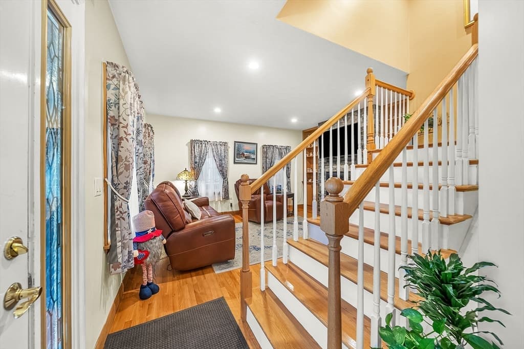 Single Family Residence at 13 Oak St, Boston MA 02129, Boston, photo 6 of 30