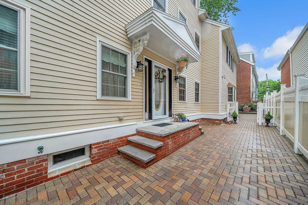 Single Family Residence at 13 Oak St, Boston MA 02129, Boston, photo 3 of 30
