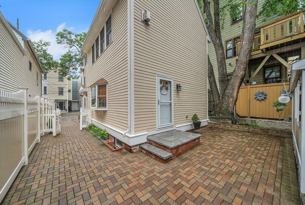 Single Family Residence at 13 Oak St, Boston MA 02129, Boston, photo 5 of 30